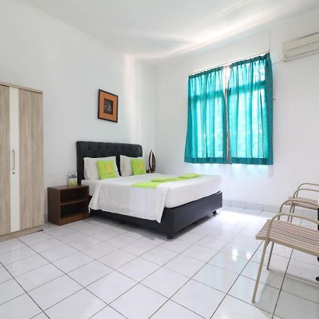Hotel Huswah Airport Tangerang Bagian luar foto