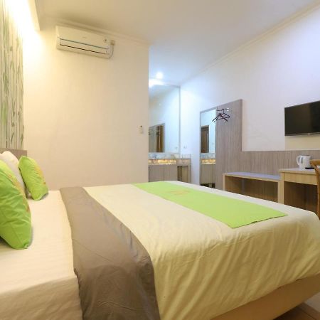 Hotel Huswah Airport Tangerang Bagian luar foto