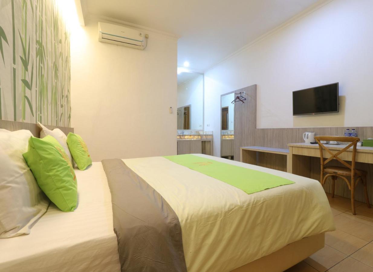 Hotel Huswah Airport Tangerang Bagian luar foto