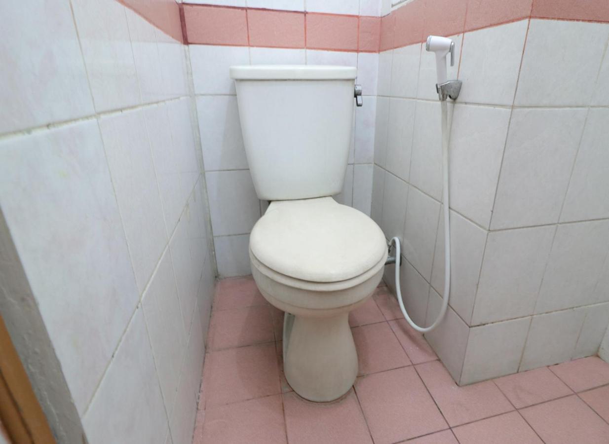 Hotel Huswah Airport Tangerang Bagian luar foto