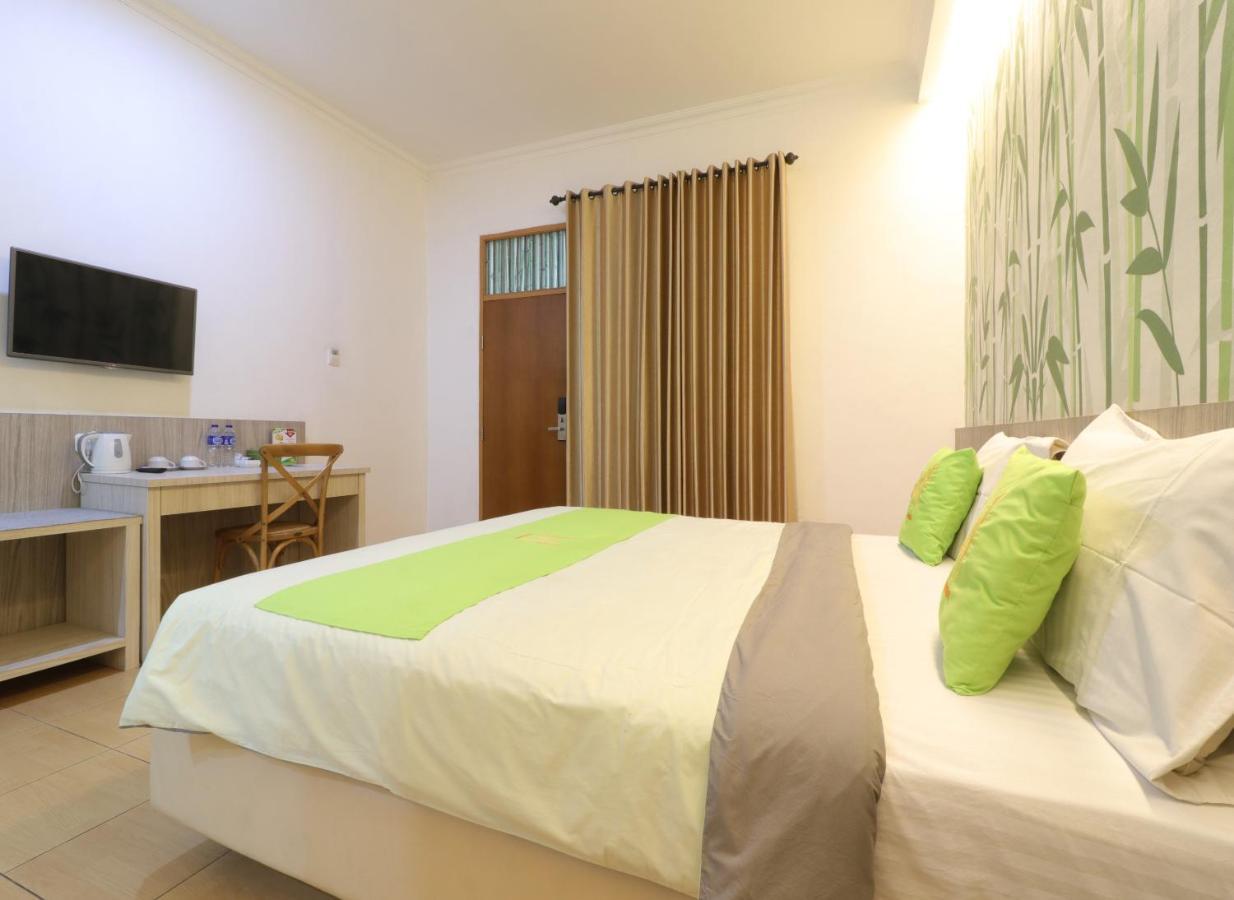 Hotel Huswah Airport Tangerang Bagian luar foto