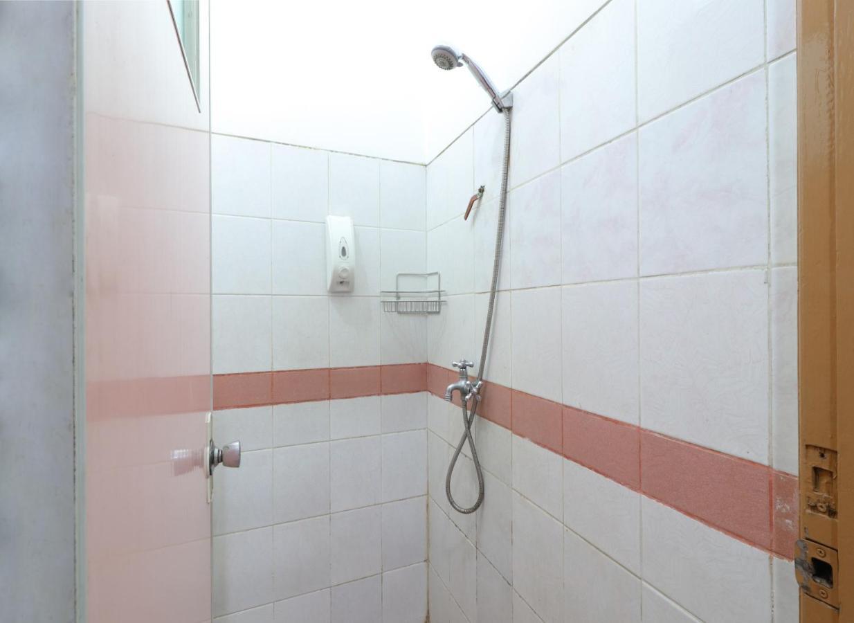 Hotel Huswah Airport Tangerang Bagian luar foto
