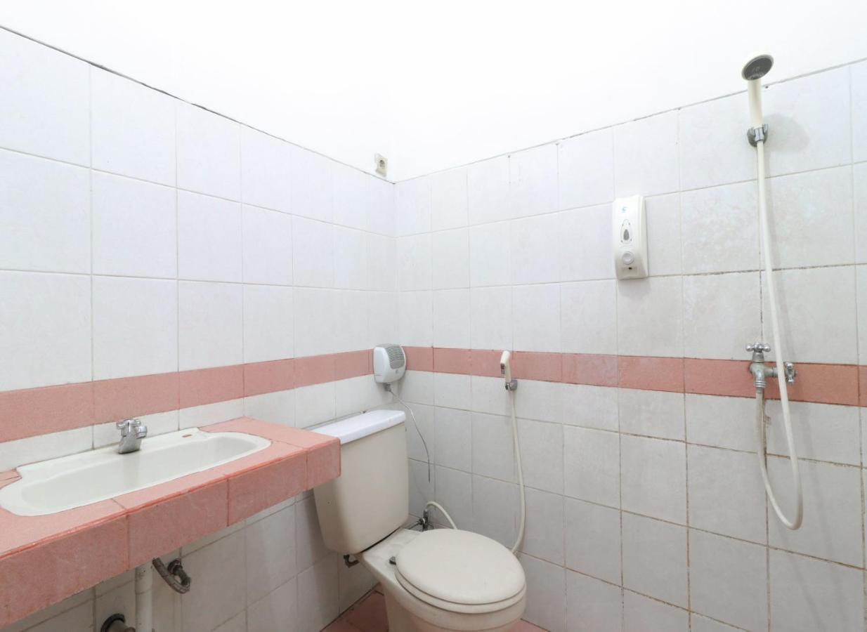 Hotel Huswah Airport Tangerang Bagian luar foto