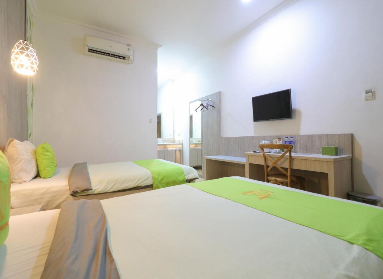 Hotel Huswah Airport Tangerang Bagian luar foto