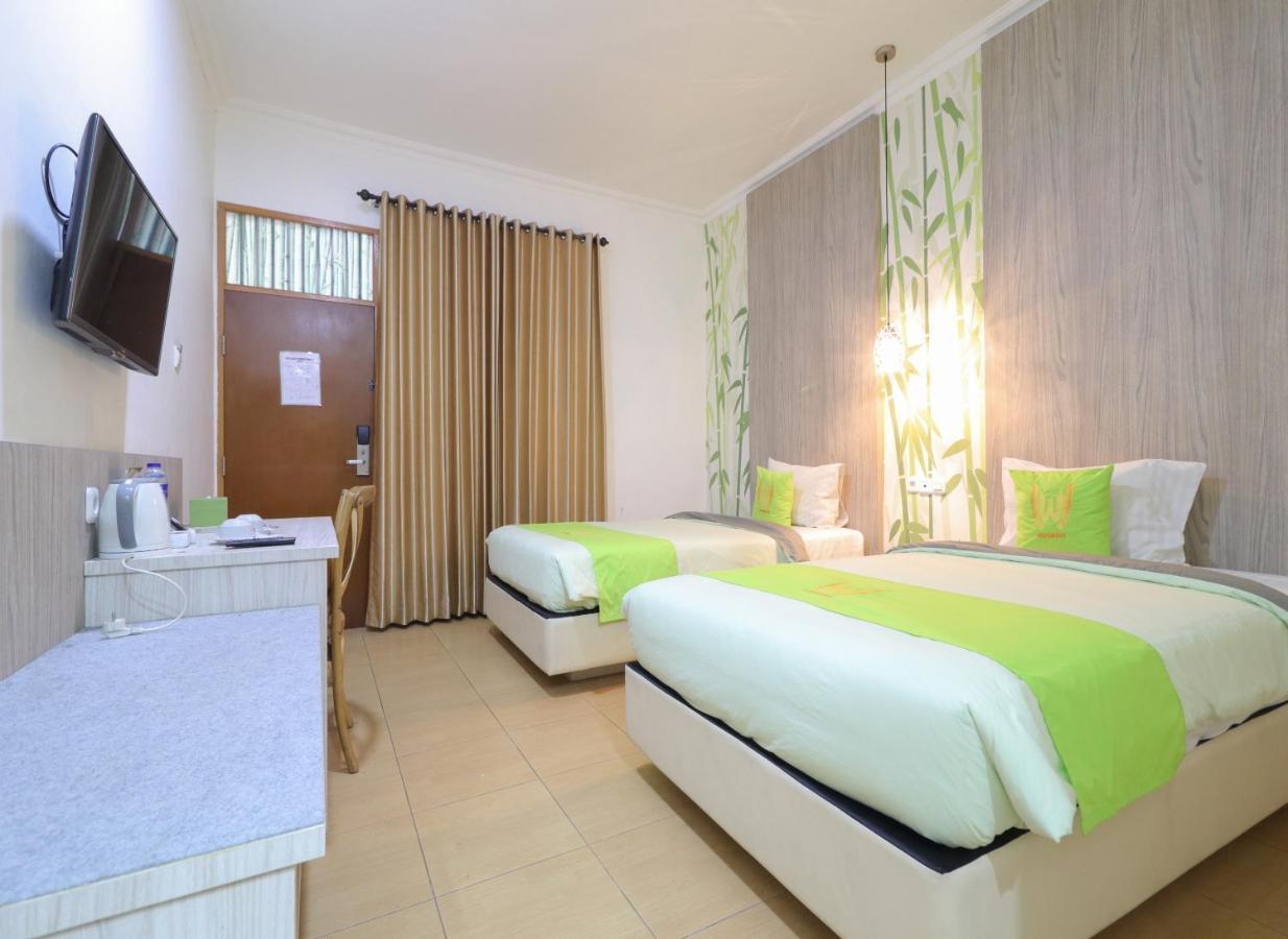Hotel Huswah Airport Tangerang Bagian luar foto