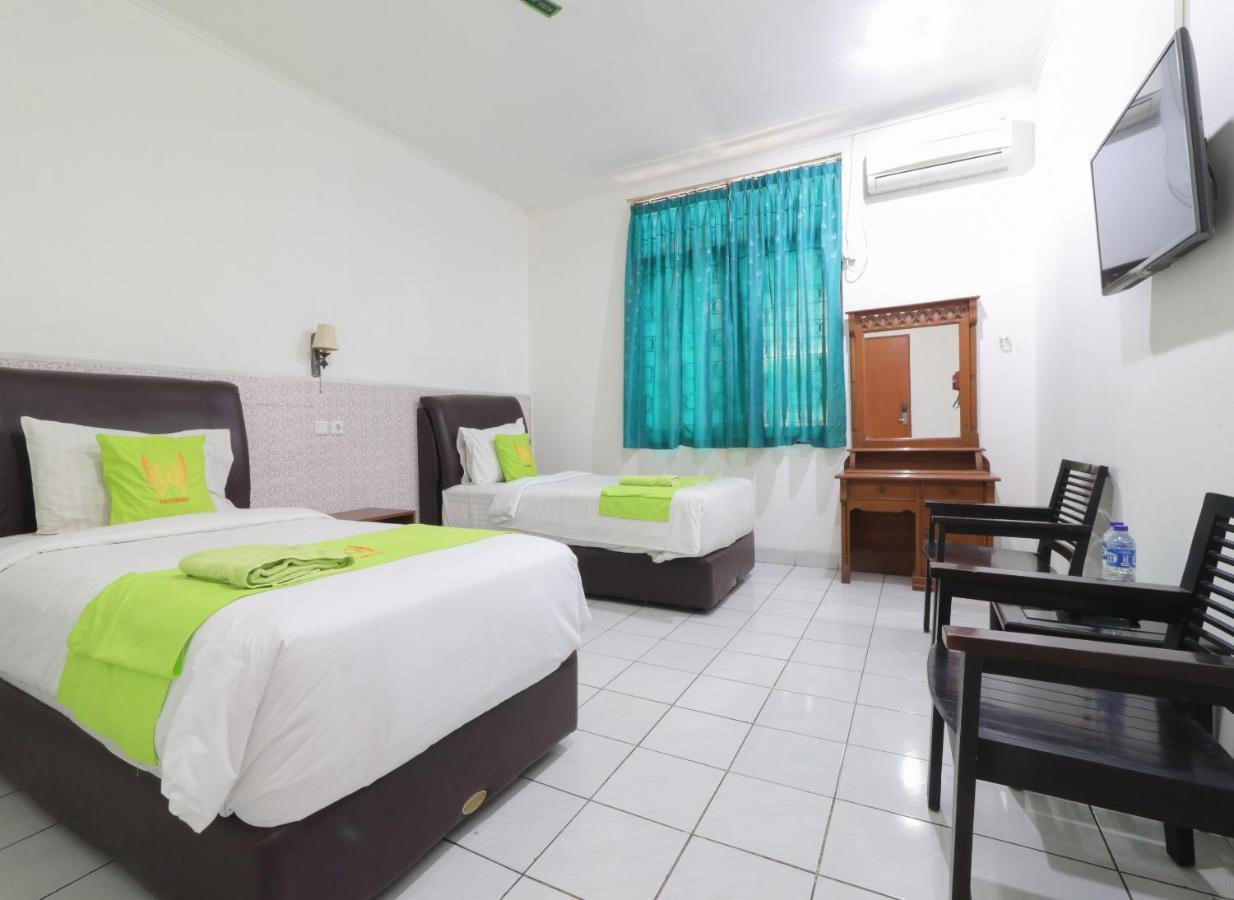 Hotel Huswah Airport Tangerang Bagian luar foto