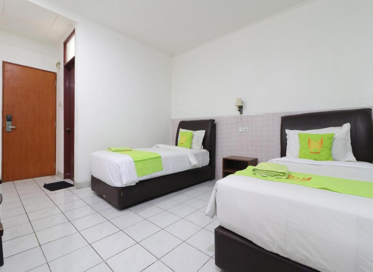 Hotel Huswah Airport Tangerang Bagian luar foto