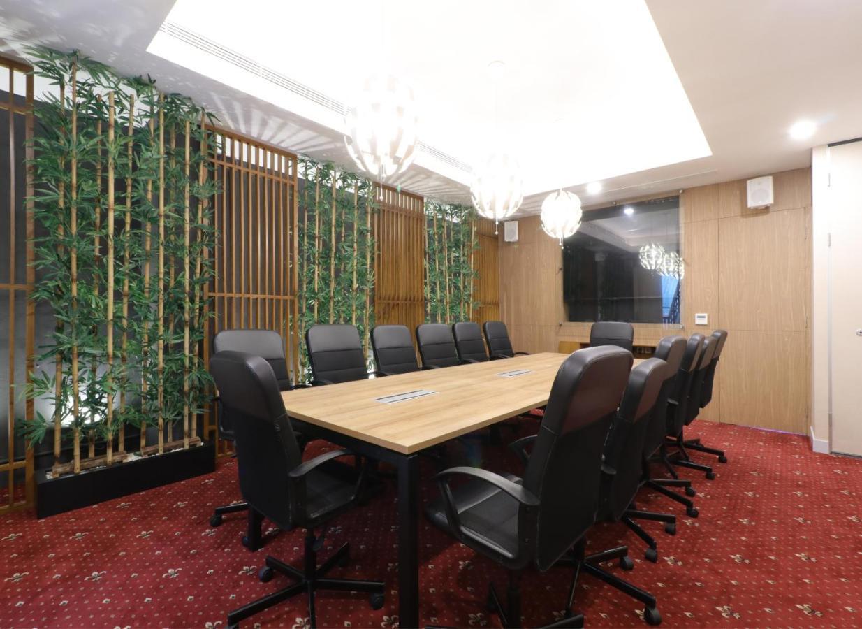 Hotel Huswah Airport Tangerang Bagian luar foto