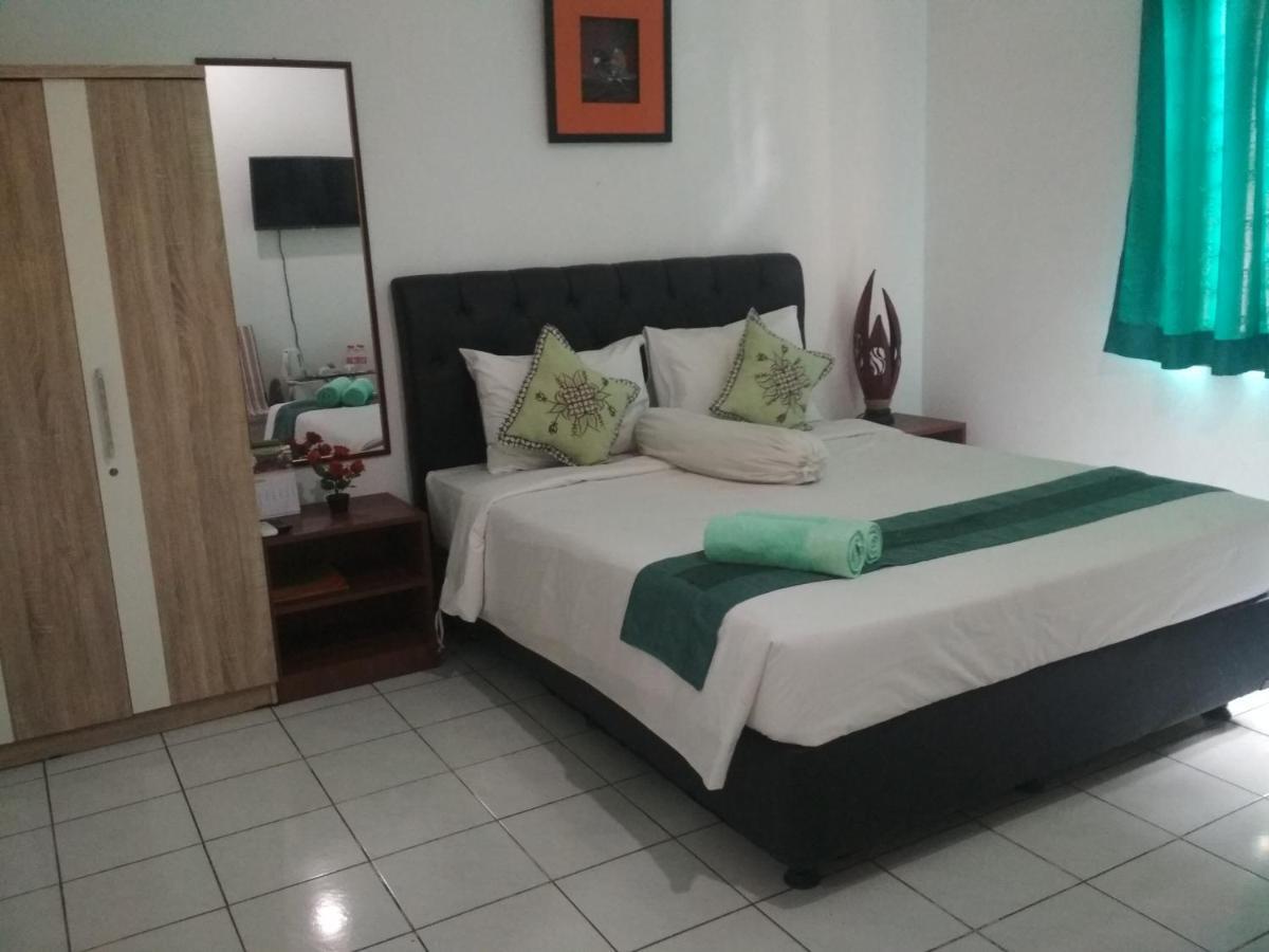 Hotel Huswah Airport Tangerang Bagian luar foto