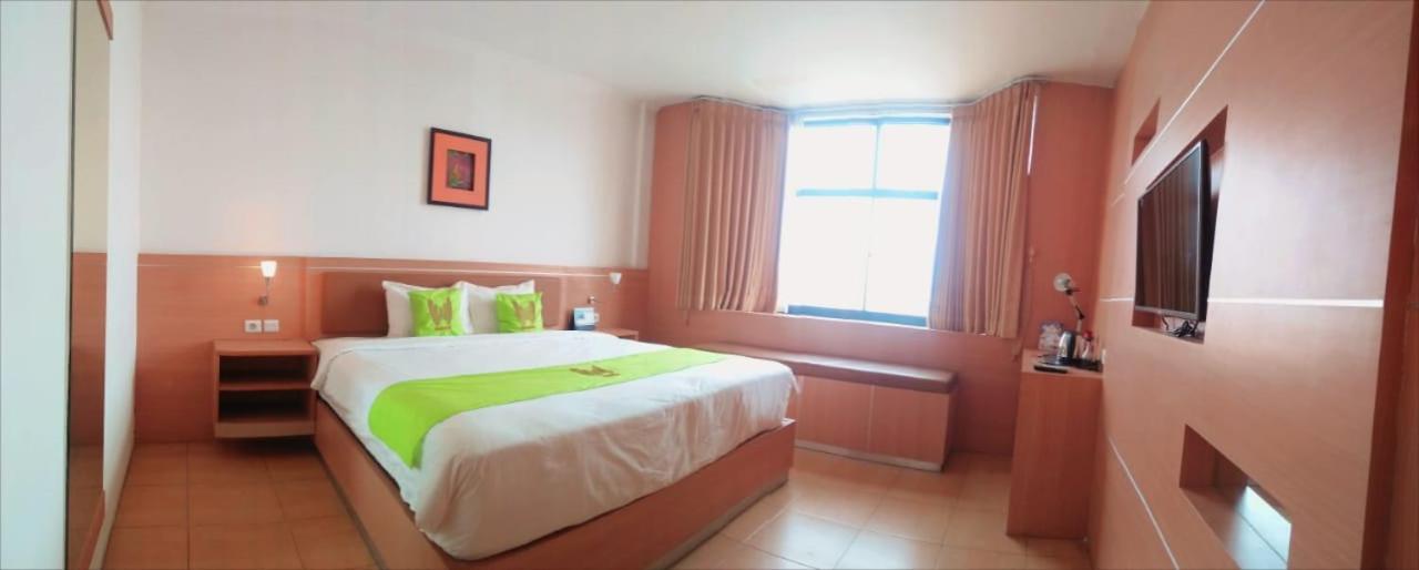 Hotel Huswah Airport Tangerang Bagian luar foto